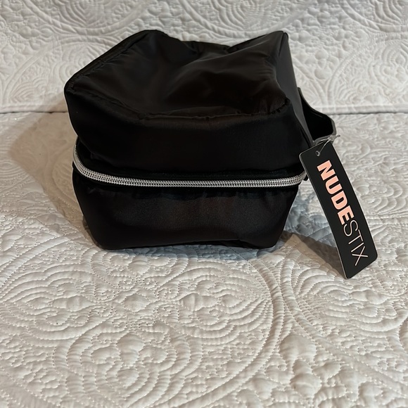 NUDESTIX HANGING COSMETIC CASE, NWT - Picture 3 of 16